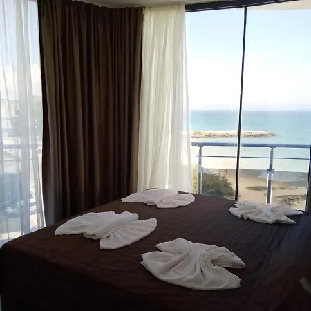 Apartment Sea View Triple S B *
