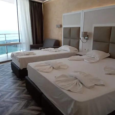 Sea View Triple S B *